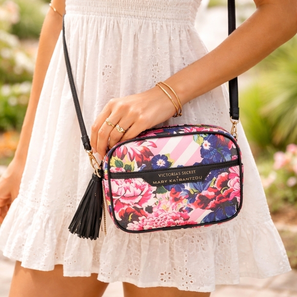 Victoria's Secret Handbags - 🛑 RELISTED 🛑